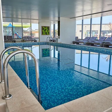 Horizon View & Pool Năvodari