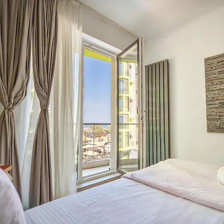 Horizon View & Pool Apartament Năvodari