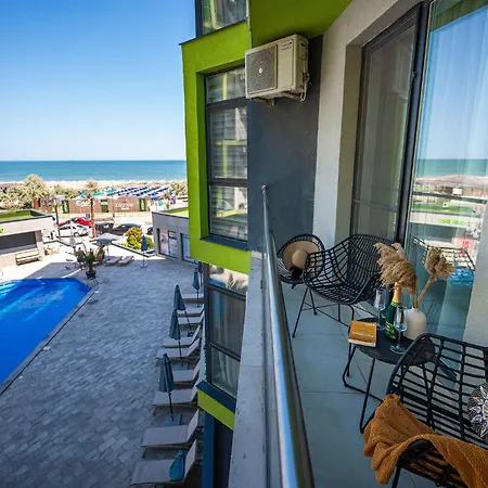 Horizon View & Pool Năvodari