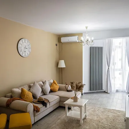 Horizon View & Pool Navodari